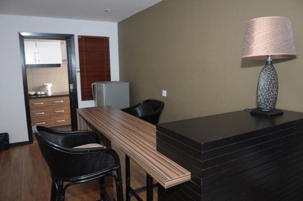 Likas Square Apartment Hotel 코타키나발루 외부 사진