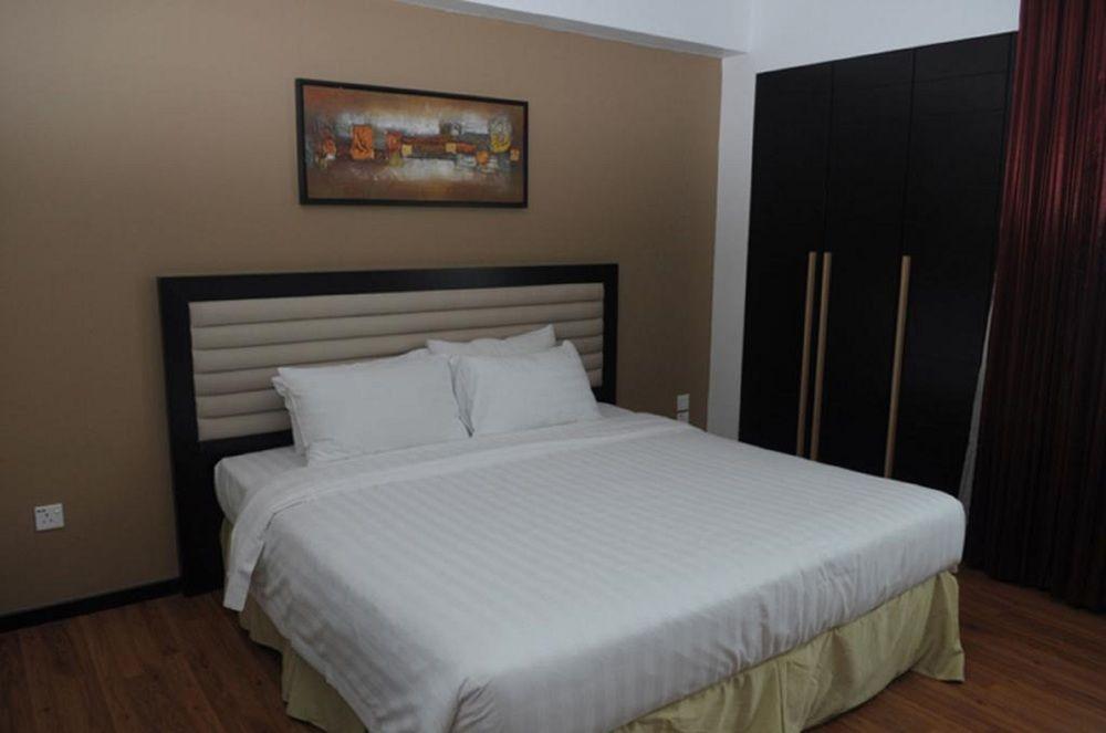 Likas Square Apartment Hotel 코타키나발루 외부 사진