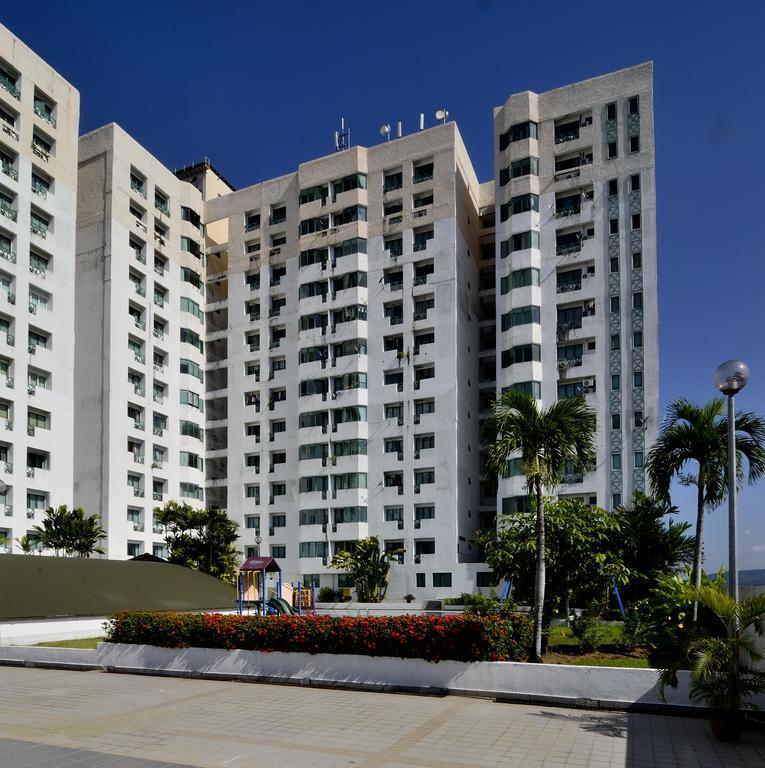 Likas Square Apartment Hotel 코타키나발루 외부 사진