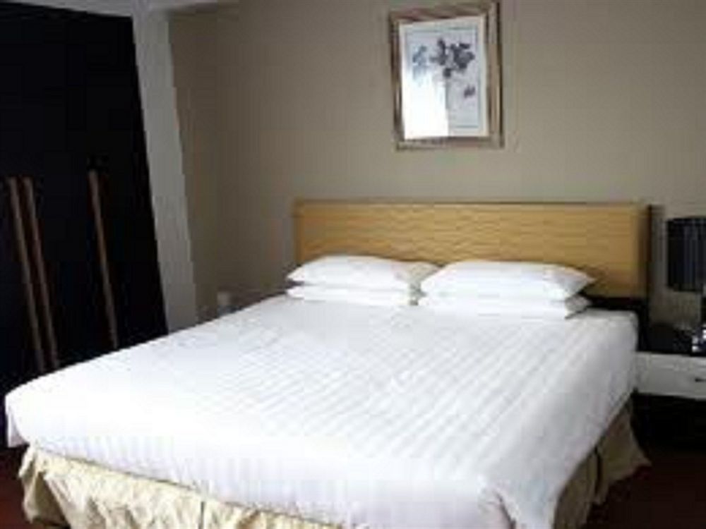 Likas Square Apartment Hotel 코타키나발루 외부 사진