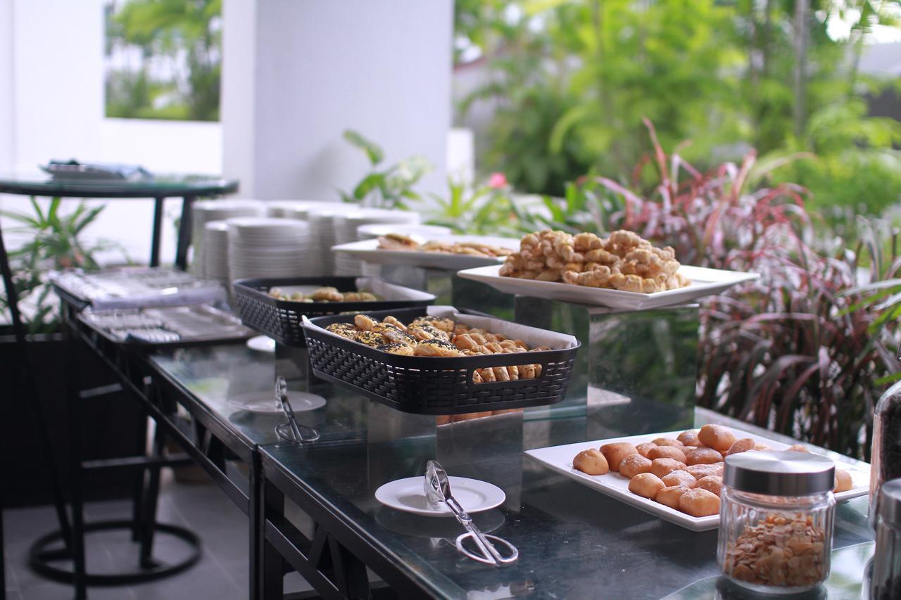 Likas Square Apartment Hotel 코타키나발루 외부 사진