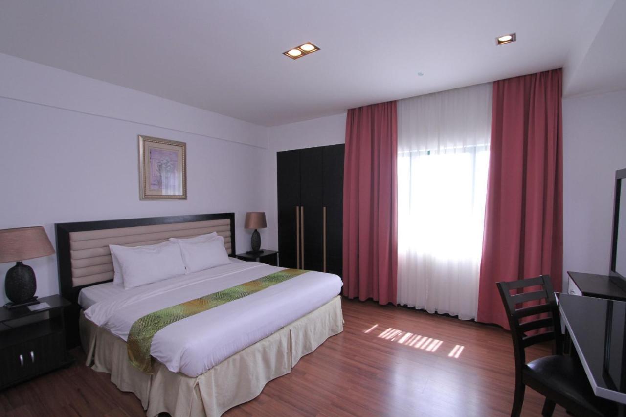 Likas Square Apartment Hotel 코타키나발루 외부 사진