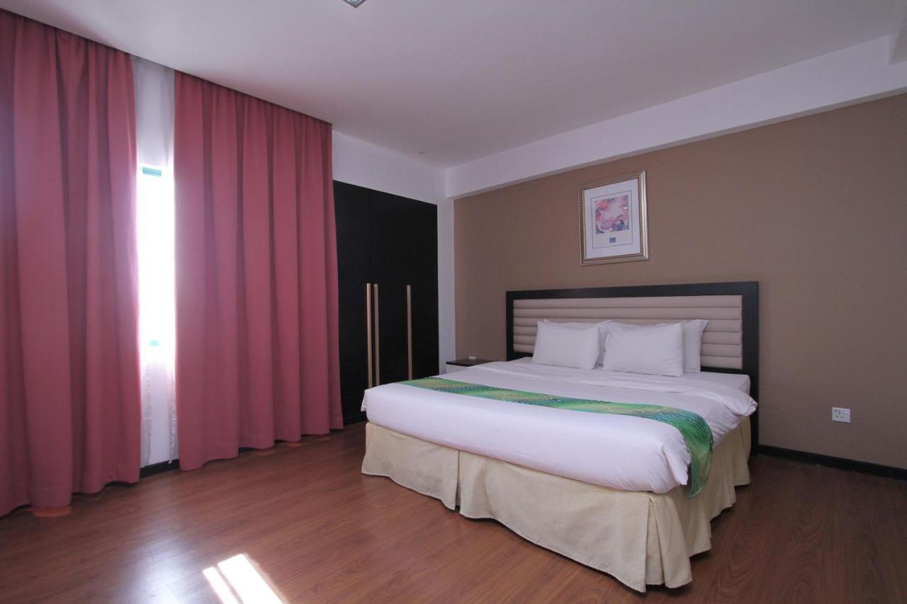 Likas Square Apartment Hotel 코타키나발루 외부 사진