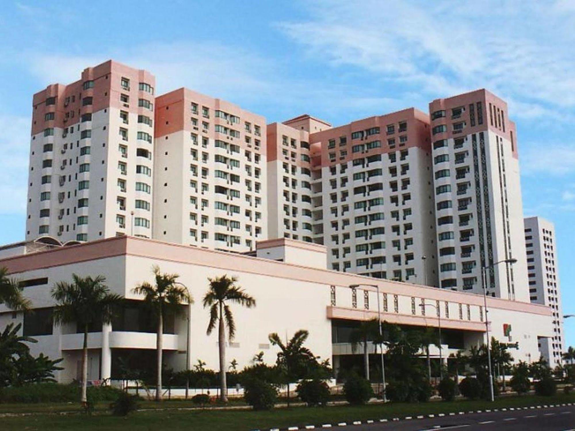 Likas Square Apartment Hotel 코타키나발루 외부 사진