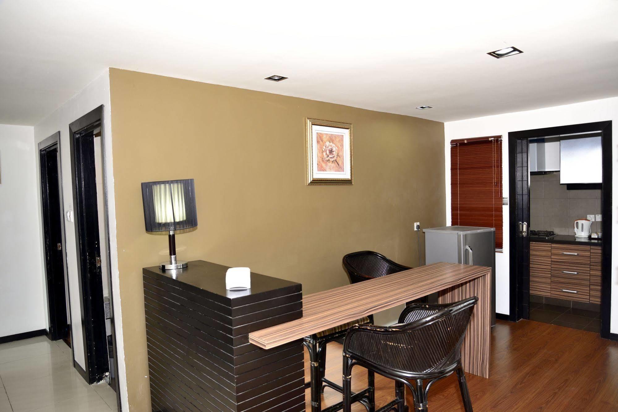 Likas Square Apartment Hotel 코타키나발루 외부 사진