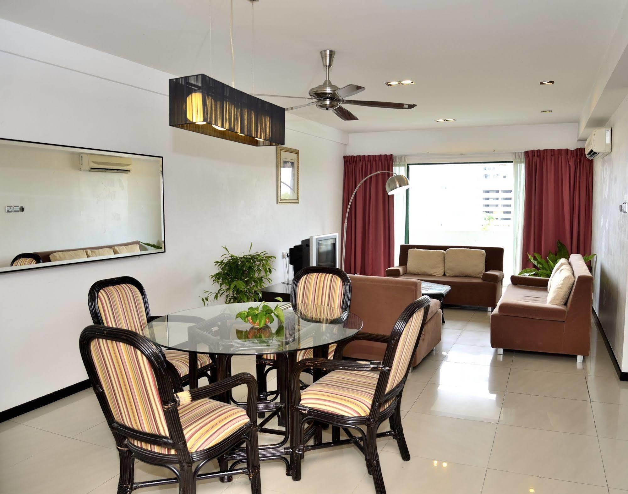 Likas Square Apartment Hotel 코타키나발루 외부 사진