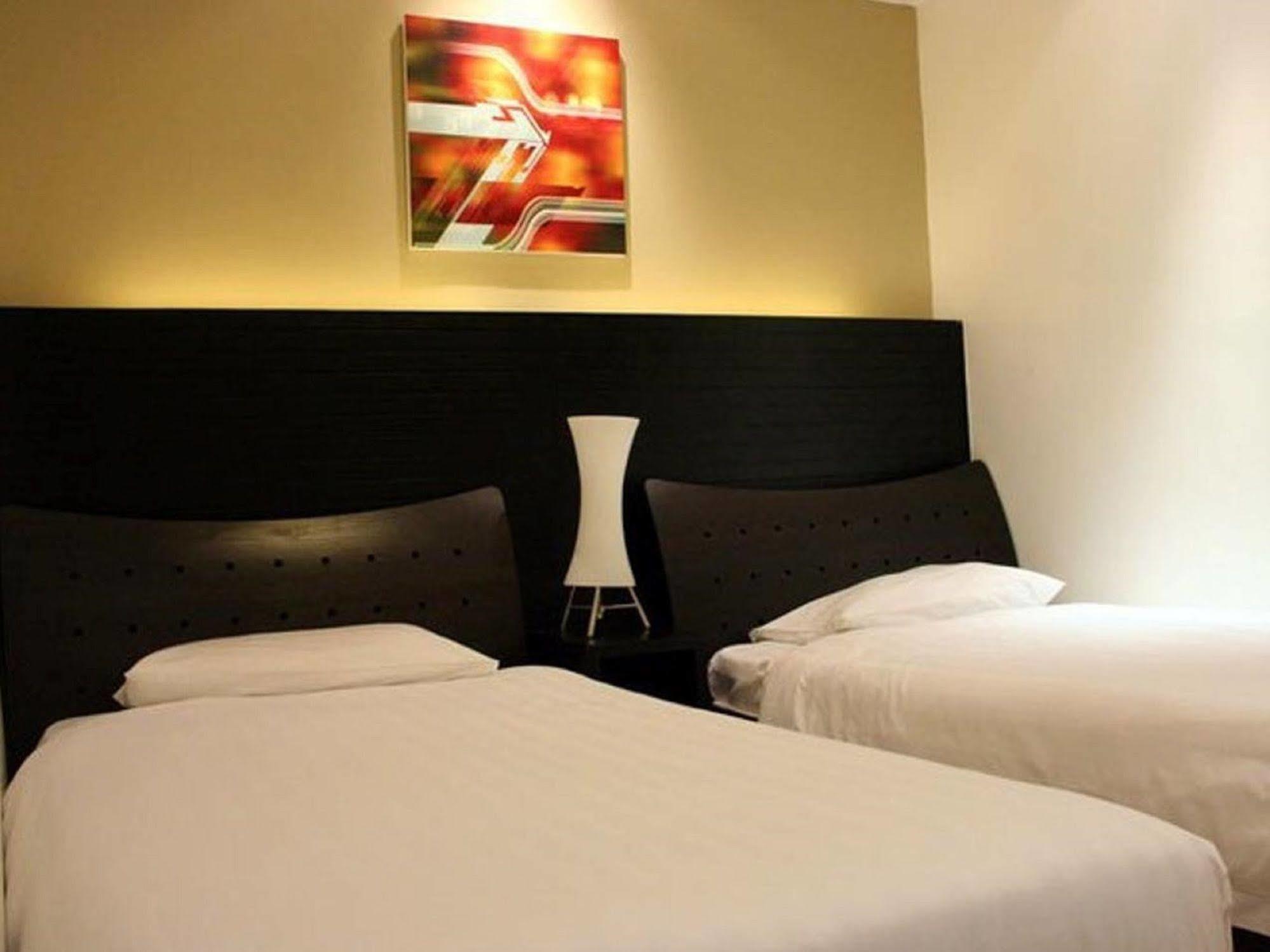 Likas Square Apartment Hotel 코타키나발루 외부 사진