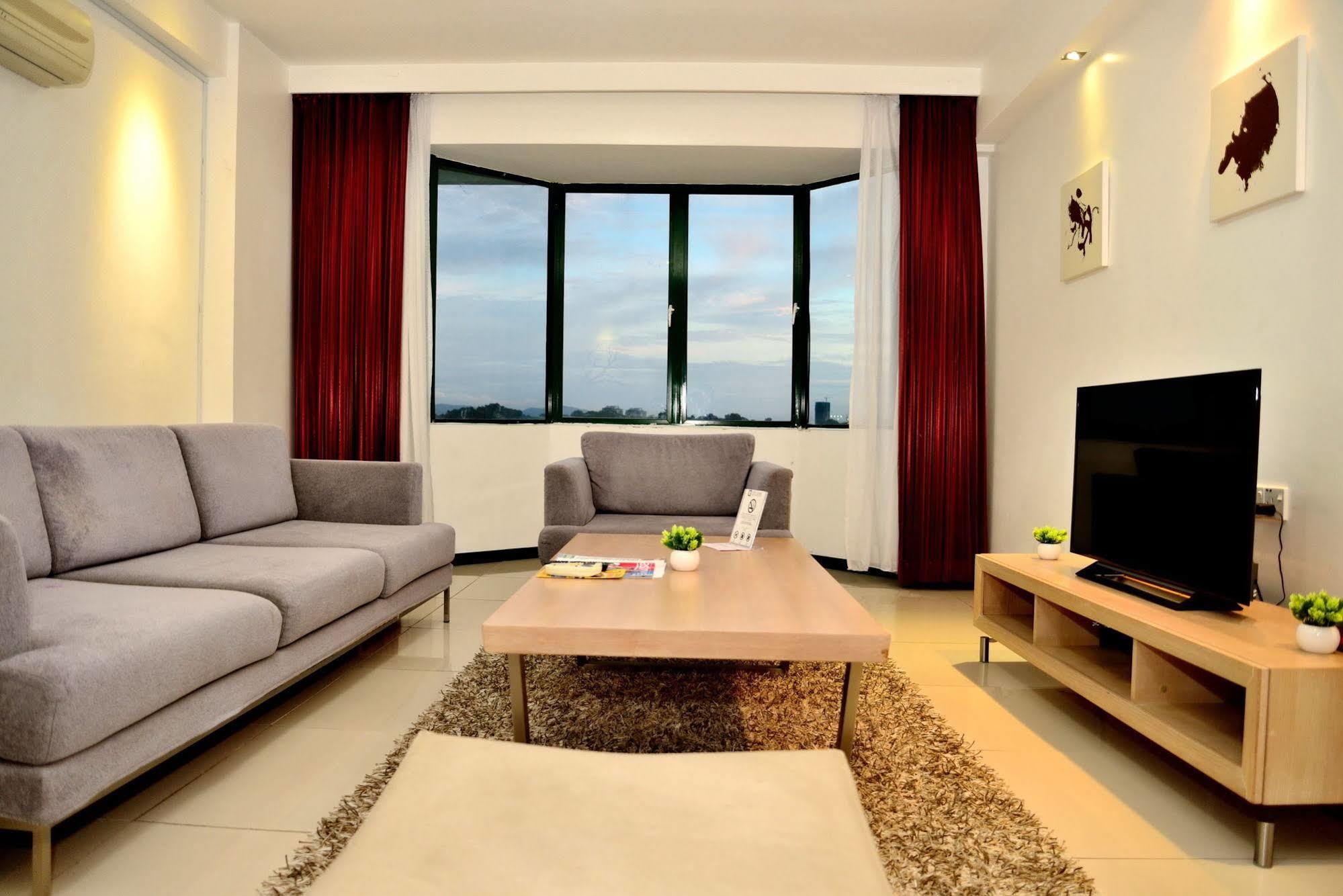 Likas Square Apartment Hotel 코타키나발루 외부 사진