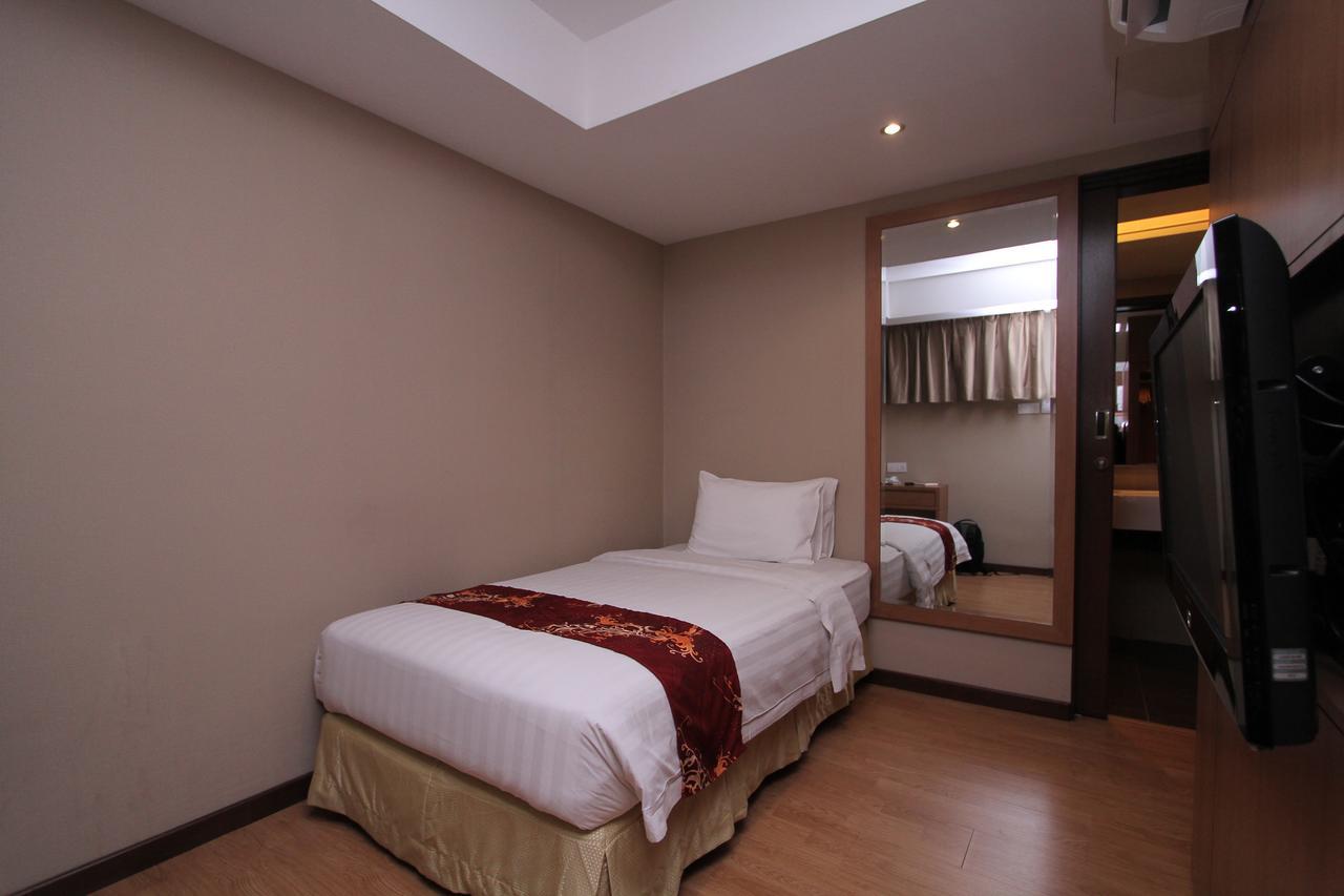 Likas Square Apartment Hotel 코타키나발루 외부 사진